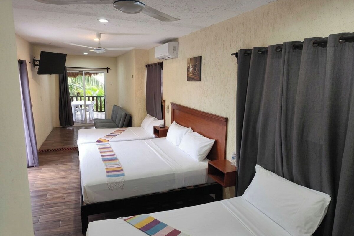 Habitación familiar, balcón, vistas al mar | Sábanas de algodón egipcio, ropa de cama de alta calidad, ropa de cama