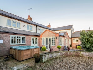 Property grounds - Home Farm Cottage (Southam)