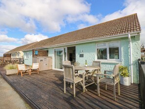 Outdoor dining - Little Beach (Seaview)