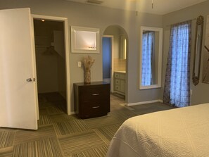 2 bedrooms, WiFi, bed sheets - Two bed two bath with pool near beach (Englewood)