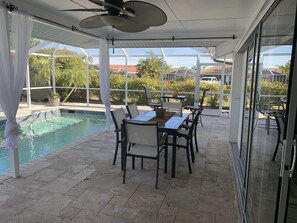 Outdoor dining - Two bed two bath with pool near beach (Englewood)