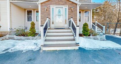 Stylish condo with a high-end kitchen, washer/dryer, & large yard