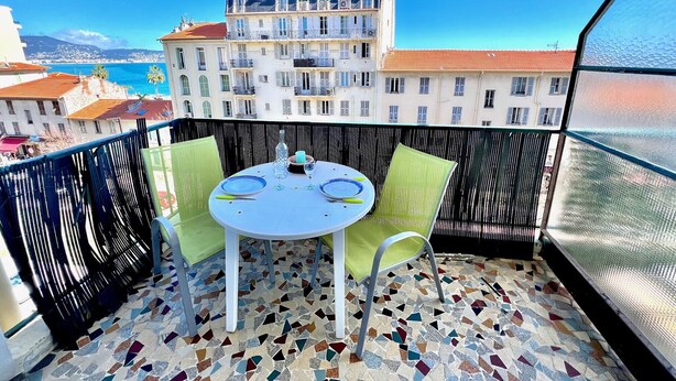 Outdoor dining - Terrasse Bougainvillees (Niza)
