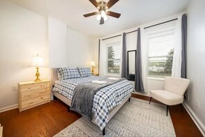 2 bedrooms, WiFi - Detached Modern with Fenced Yard Near Fairground (Frederick)