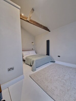 1 bedroom, WiFi - Garden Barn Studio, sleeps 3  (Heath and Reach)