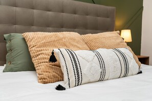 3 habitaciones, tabla de planchar con plancha, wifi y ropa de cama 