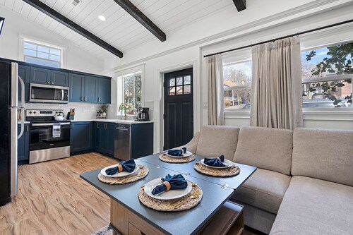 Modern Luxury in The Lower Avenues + Mountain Views