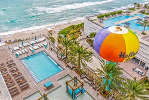 A resort with a large pool, lounge areas, and a beach view. - ★★★★★ Wonderfull Condo by the Sea in Hollywood Beach (Hollywood)