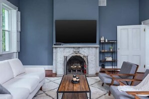 TV - Arcadia Mansion - Stunning Stay! (Frederick)