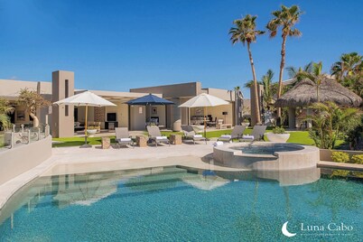 Exclusive Ocean Views, Pool, Hot Tub, Beach Access