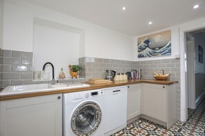 電冰箱、洗碗機、電熱水壺、烤麵包機