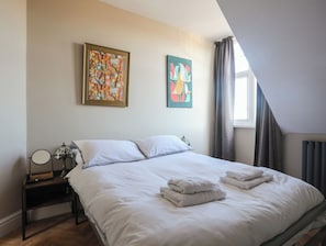 5 makuuhuonetta, yksilöllisesti sisustettu, yksilöllisesti kalustettu