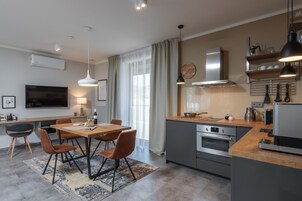 Comfort Apartment, Non Smoking, Valley View | 1 bedroom, in-room safe, individually decorated, laptop workspace