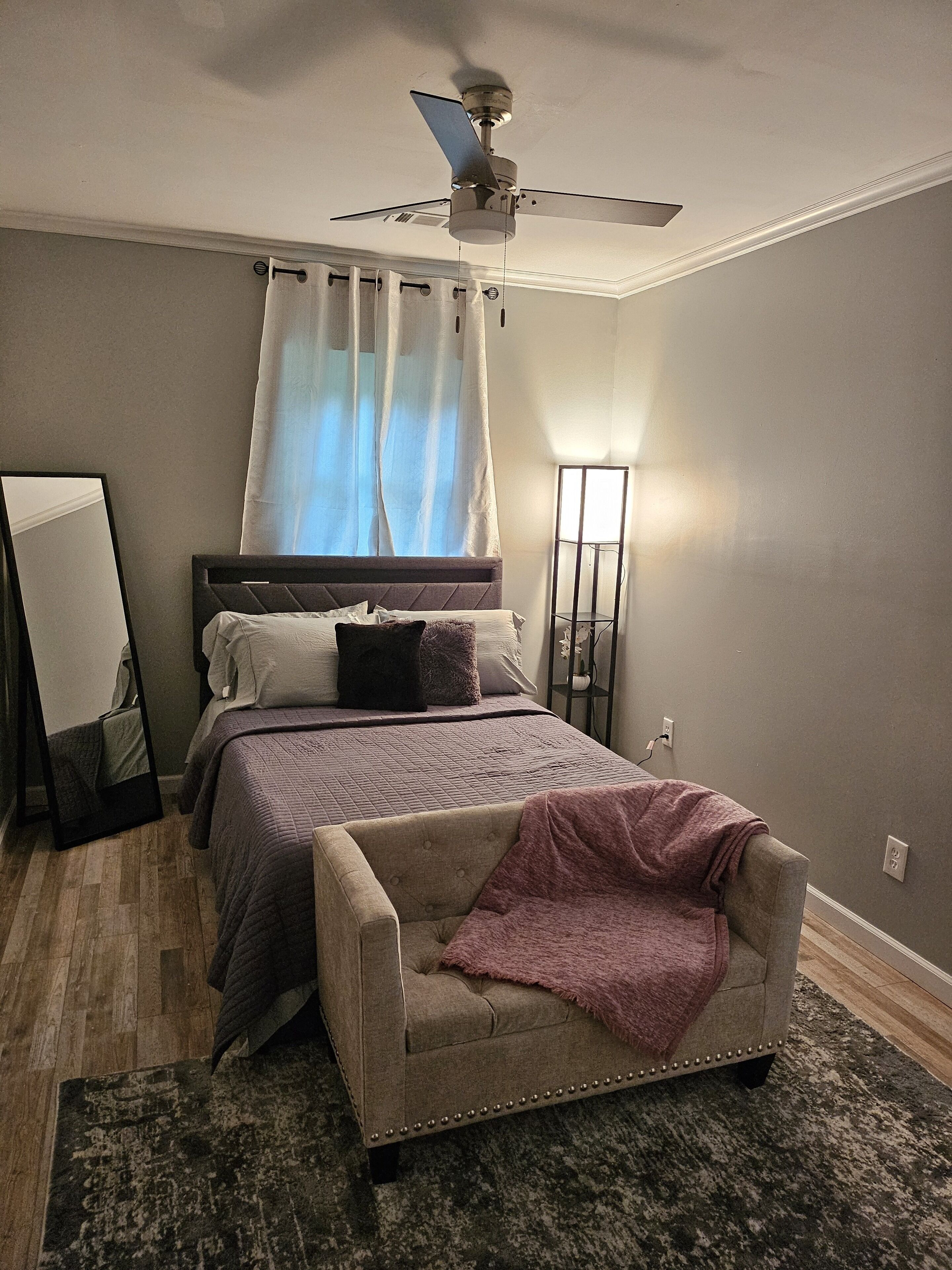 1 habitación, tabla de planchar con plancha, wifi y ropa de cama 