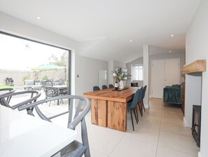 Cottage | Dining