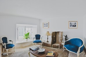 Télévision à écran plat de 32 pouces avec chaînes par câble