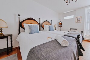Quarto casal luxo, 4 quartos, banheiro privativo, no jardim | Roupas de cama premium, Wi-Fi de cortesia