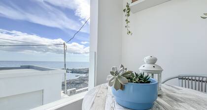 Casa Burgao 2 on the front line with seaview terrace