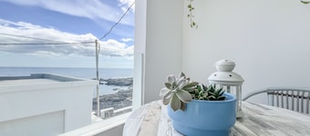 Casa Burgao 2 on the front line with seaview terrace