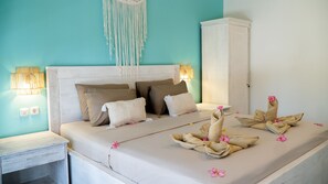 Premium bedding, individually decorated, blackout drapes, free WiFi - The White Bay Kuta Lombok (Kuta)