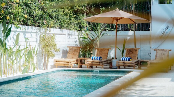 Outdoor pool, open 8:00 AM to 6:00 PM, sun loungers - The White Bay Kuta Lombok (Kuta)