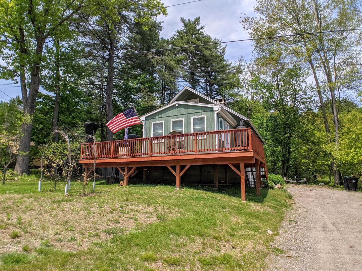 Makin' Memories with beach access and dock on Silver Lake!
