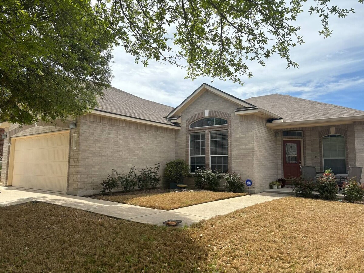 Cozy 4-bedroom house in delightful San Antonio with AC, WiFi