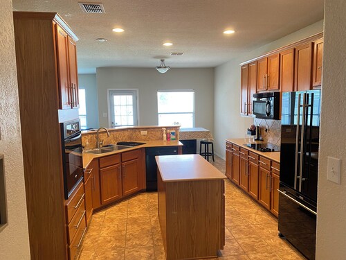 Cozy 4-bedroom house in delightful San Antonio with AC, WiFi