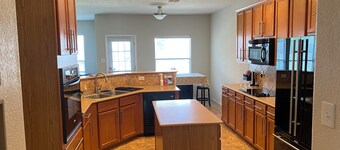 Cozy 4-bedroom house in delightful San Antonio with AC, WiFi