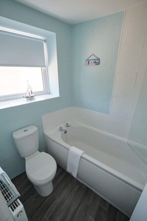 SĂšche-cheveux, serviettes fournies, savon, papier toilette