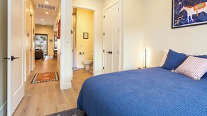 3 bedrooms, desk, iron/ironing board, travel crib