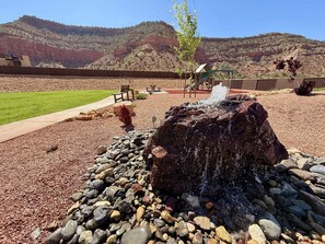 Property grounds - Kanab, Utah Luxury Family Home with Rooftop Deck for Incredible Stargazing! Bryce and Zion Nearby! (Kanab)