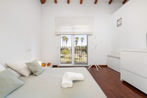 4 室のベッドルーム、アイロン / アイロン台、WiFi (無料)、ベッドシーツ