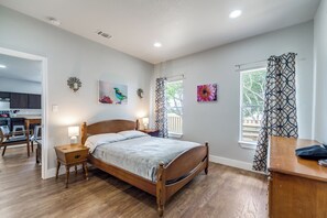 7 chambres, fer et planche à repasser, lit de bébé portatif
