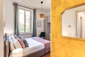 Apartamento design | 2 quartos, escrivaninha, quartos à prova de som