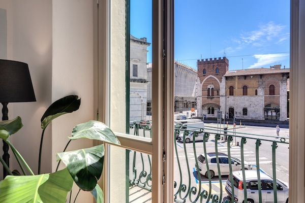 Luxe appartement | Uitzicht vanuit de kamer