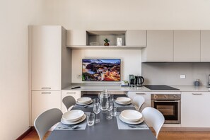 Apartemen Mewah | Dapur pribadi | Lemari es, microwave, oven, dan kompor