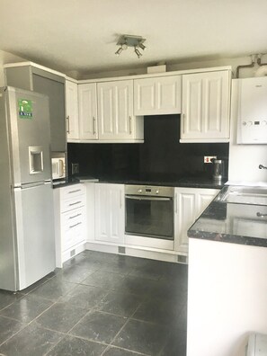 Mikrobølgeovn, ovn og kokeplater