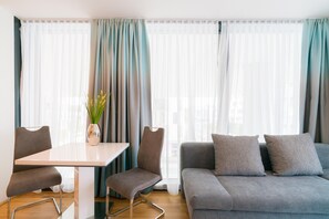 TV - Vienna Residence, Marina Tower - Danube #6433 (Vienna)