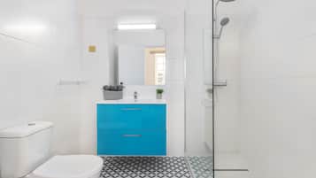 Shower, hair dryer, towels, shampoo