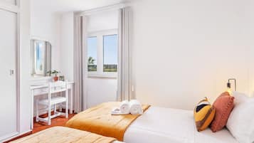 Silitysrauta/-lauta, ilmainen Wi-Fi, vuodevaatteet