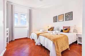 Iron/ironing board, free WiFi, bed sheets - Flat Flor de Lis OCV - Pool & Private Parking (Albufeira)
