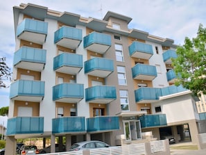 Huoneisto, 2 makuuhuonetta, parveke, kaupunkinäköala | Ulkopuoli