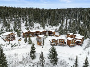 Exterior - Delightful 4-bedroom ski condo in Schweitzer, Idaho (Sandpoint)