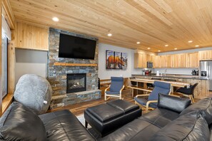 Smart TV, fireplace, DVD player
