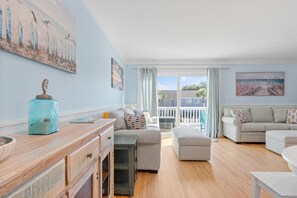 Smart TV - Pool Side with a Short Walk to Beach in Destin! (Destin)