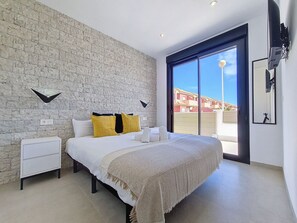 3 bedrooms, iron/ironing board, free WiFi