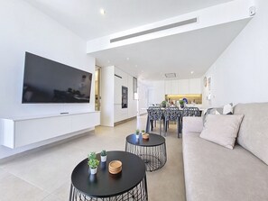 TV - Poolside apartment with terrace, parking and Wi-Fi (Mar de Cristal)