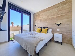 3 bedrooms, iron/ironing board, free WiFi - Poolside apartment with terrace, parking and Wi-Fi (Mar de Cristal)