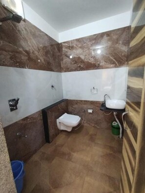Shower - Rudraksha Inn (Mount Abu)